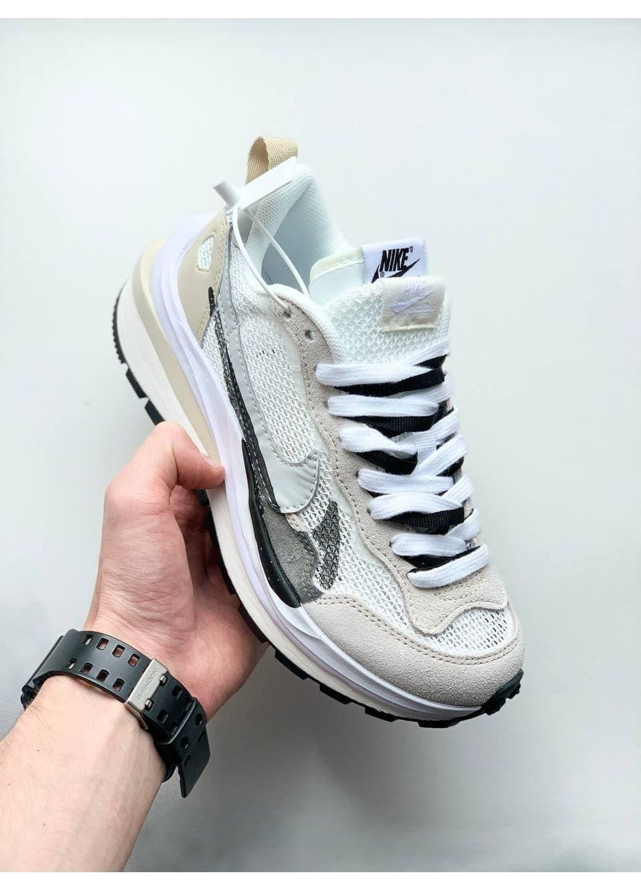 Белые демисезонные кроссовки мужские nike vaporwaffle sport fuschia x sacai beige найк вапормакс No Brand