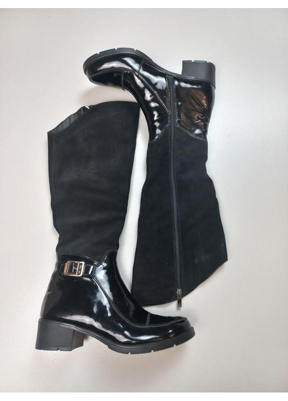 Зимние сапоги женские высокие лак/замш No Brand с пряжкой, без декора