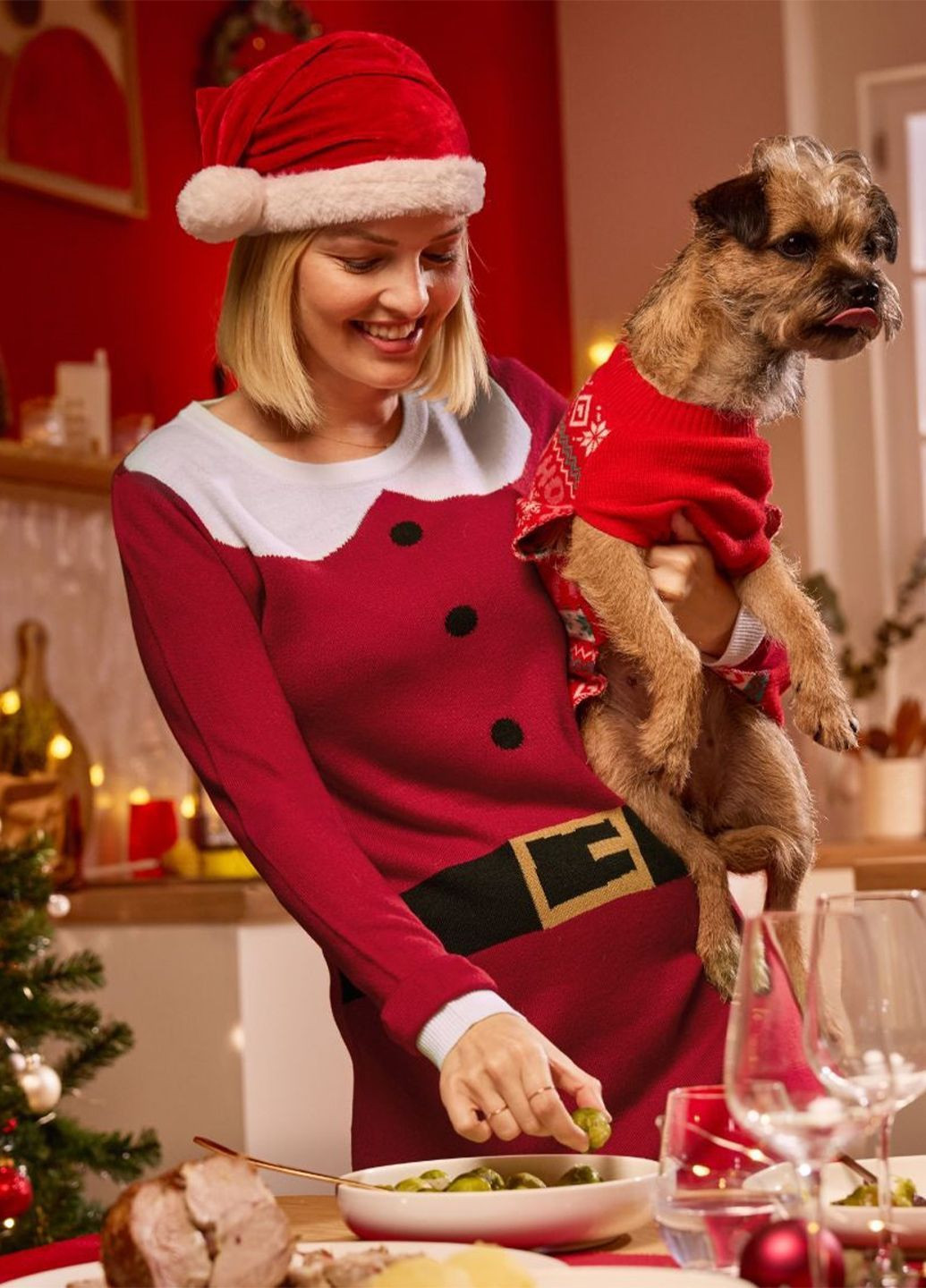 Красное праздничный, карнавальный женское платье свитер в новогодний принт мисс санта платье-свитер Esmara с новогодним принтом