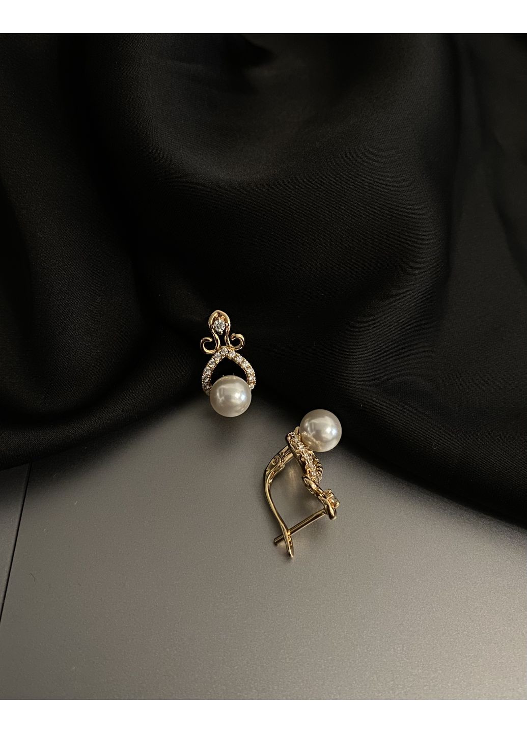 Серьги Жемчужина с камешками английский замок золотого цвета 34000 Fashion (350623347)