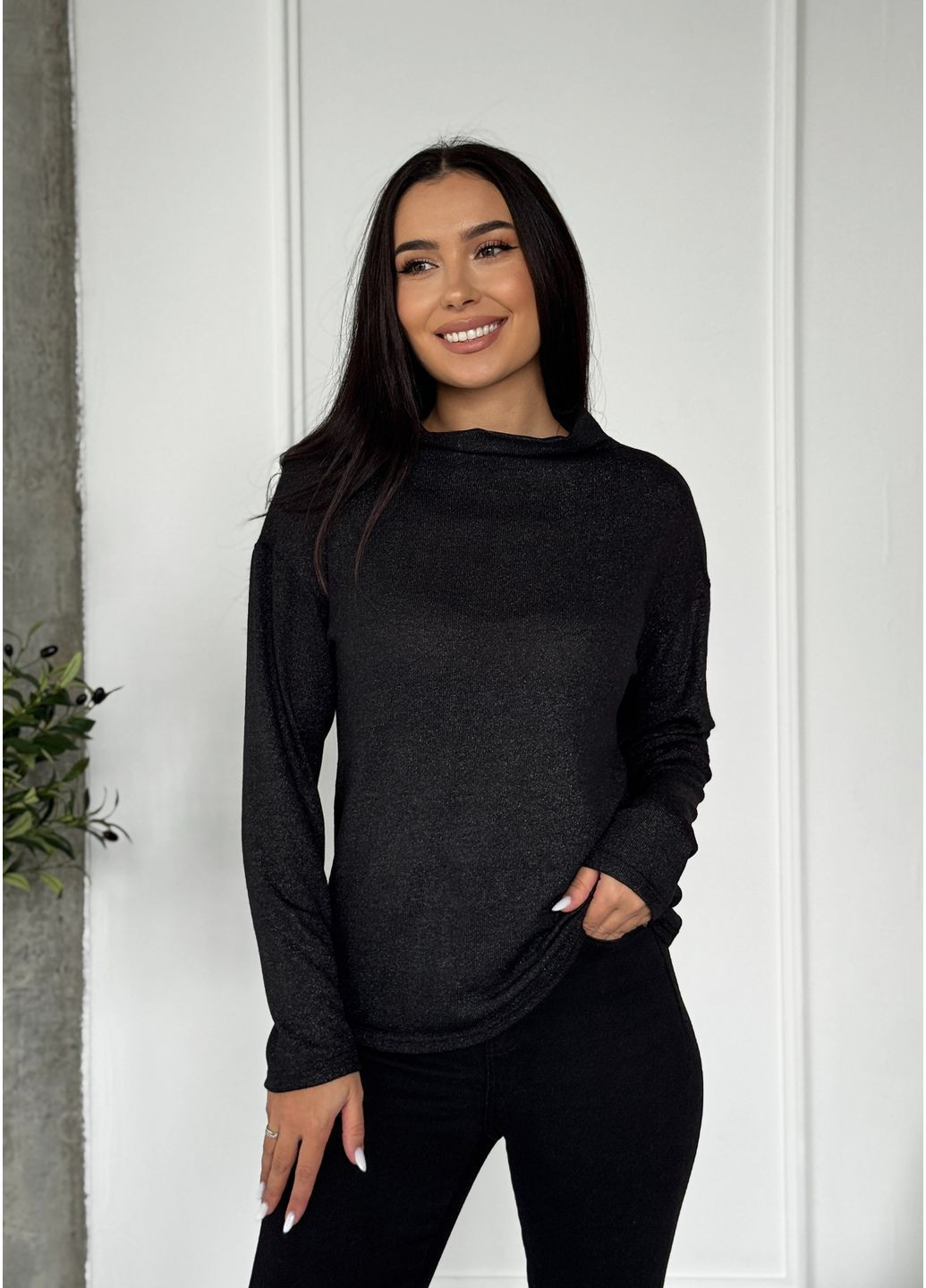 Стильний чорний гольф з делікатним люрексовим напиленням INNOE Гольф (370079611)