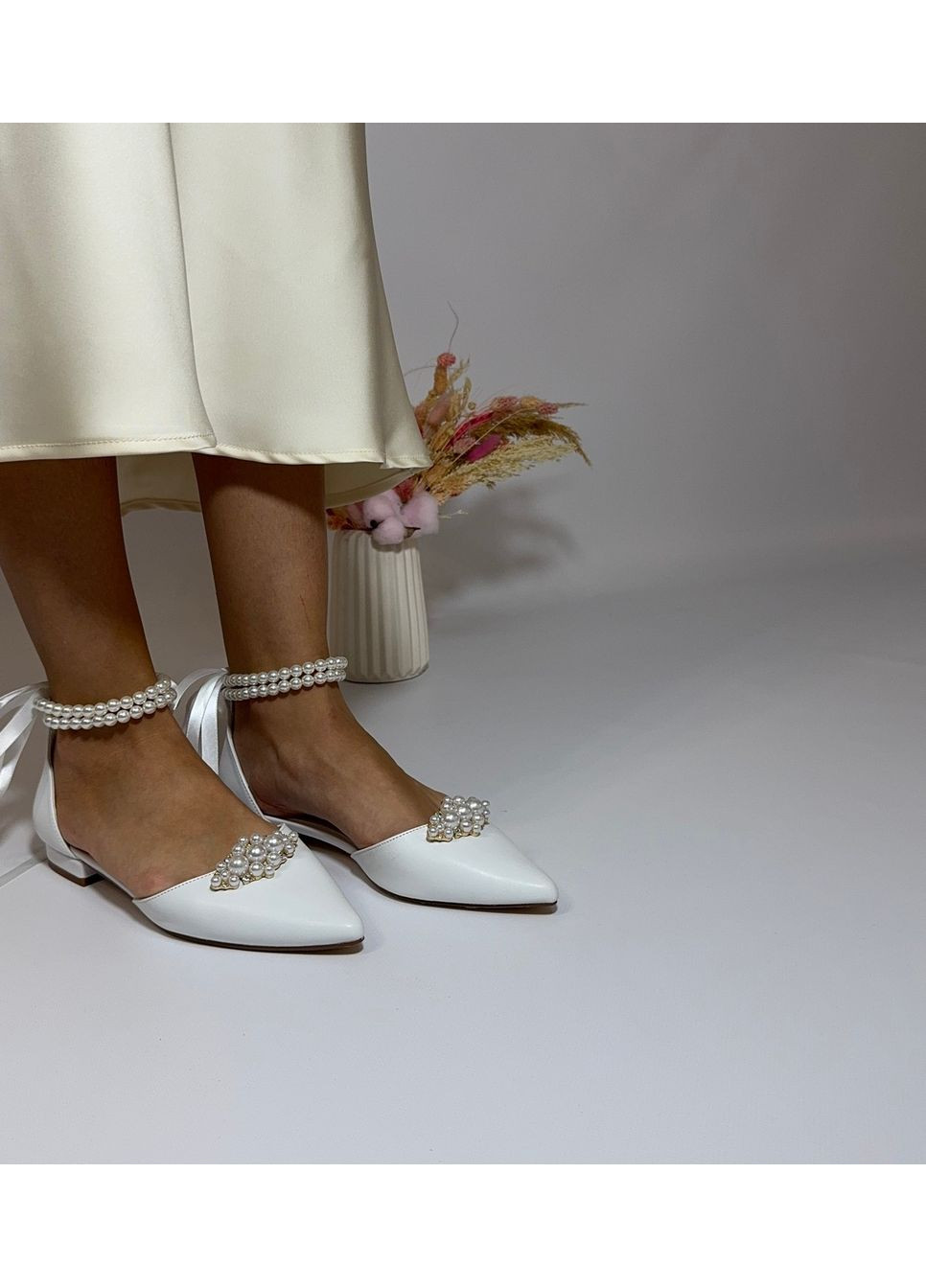 Женские женские балетки свадебные кожаные с ремешком с жемчугом и брошью жемчуга (снимается) - б-0003-3 | белые однотонные брошь искусственная кожа (356117115)