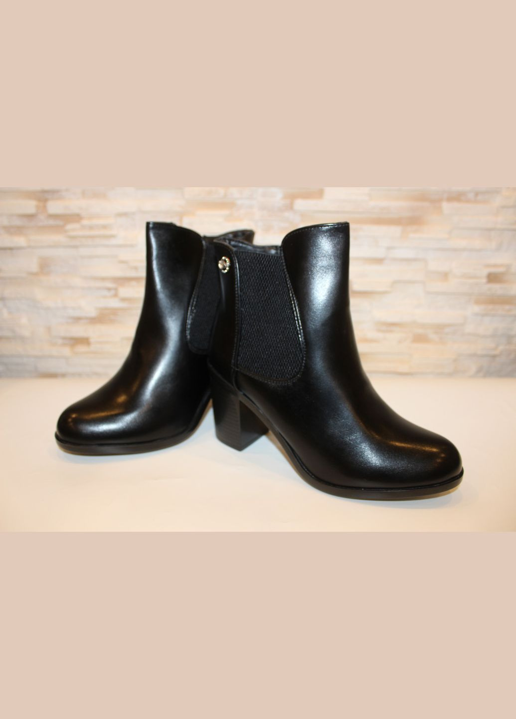 Черные демисезонная ботильоны женские черные демисезонные на каблуке No Brand Ботильони жіночі демісезонні