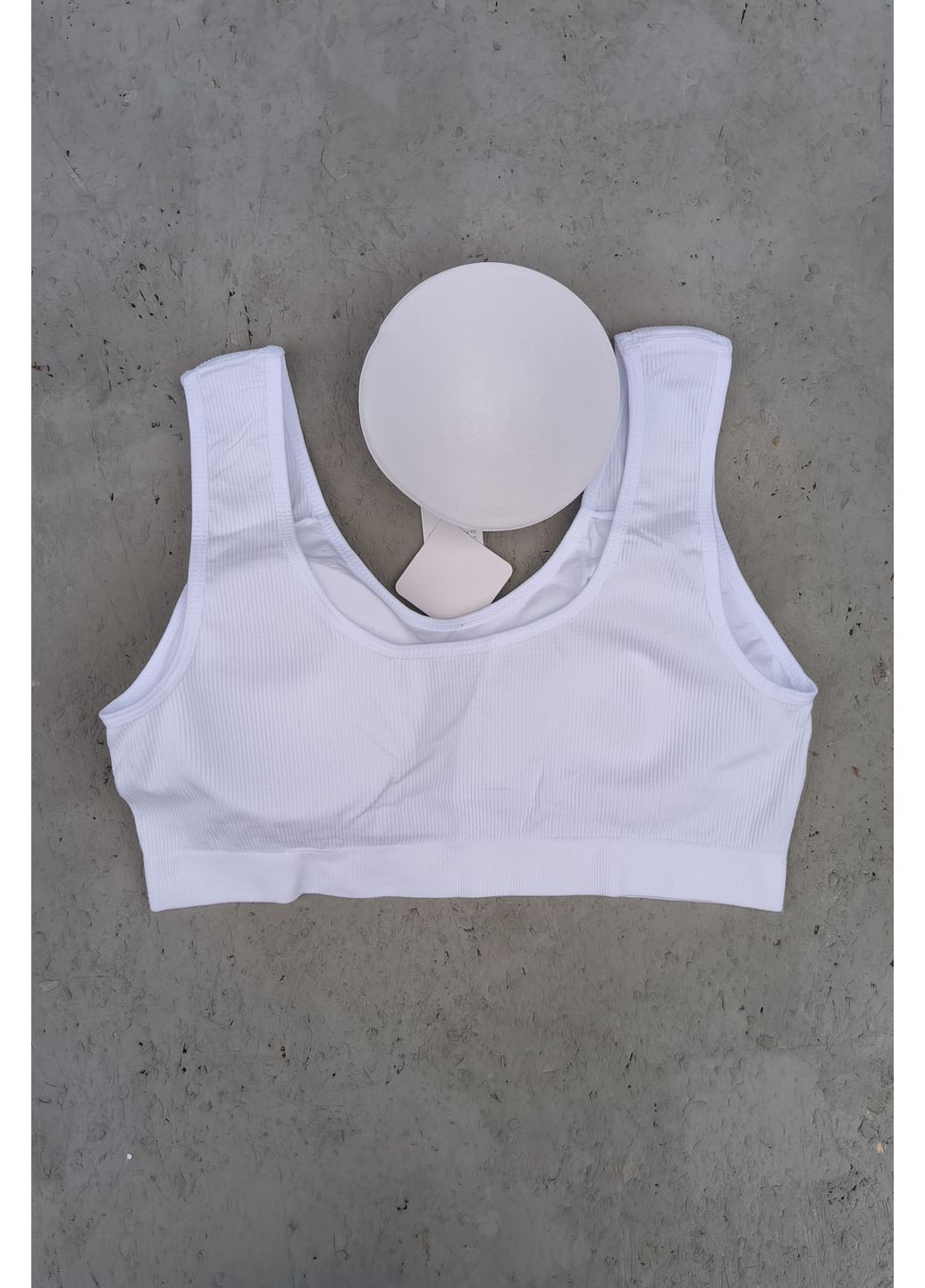 Белый топ топ в рубчик на широких бретелях No Brand без косточек