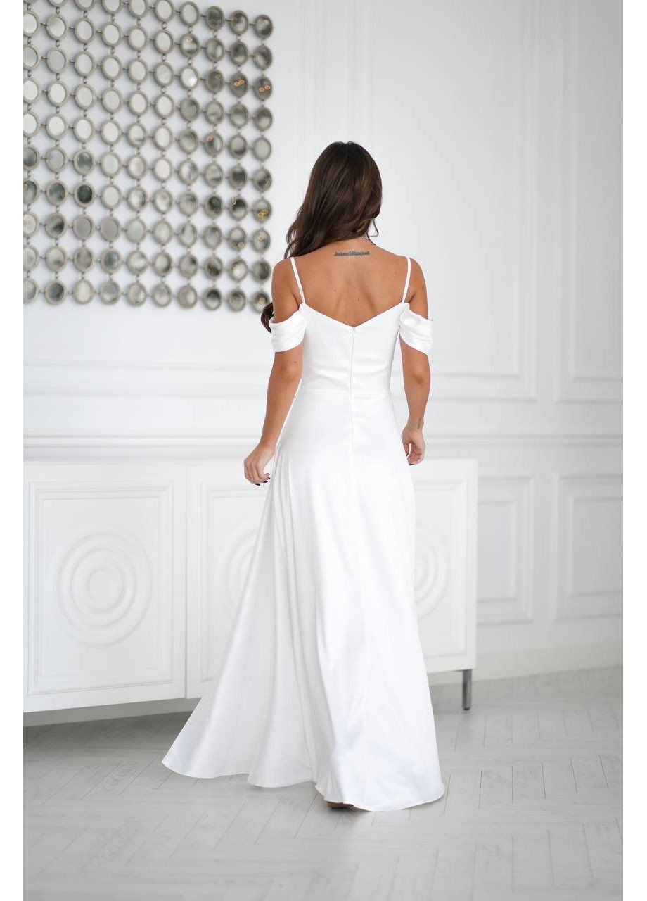 Молочное праздничный, вечернее атласное платье макси со спущенными рукавами и драпировкой MonCher