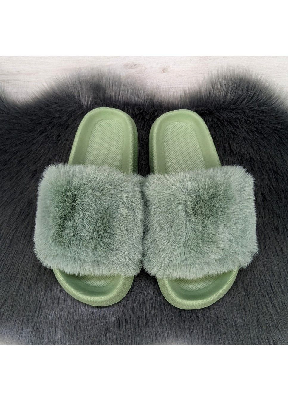 Оливковые шлепанцы женские меховые на пенковой подошке Fashion