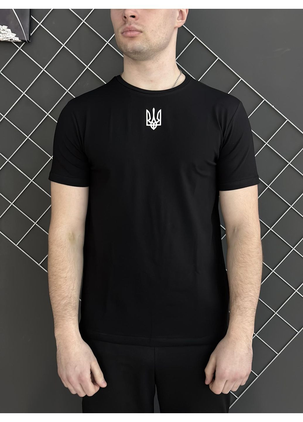 Черная футболка черная герб Luna