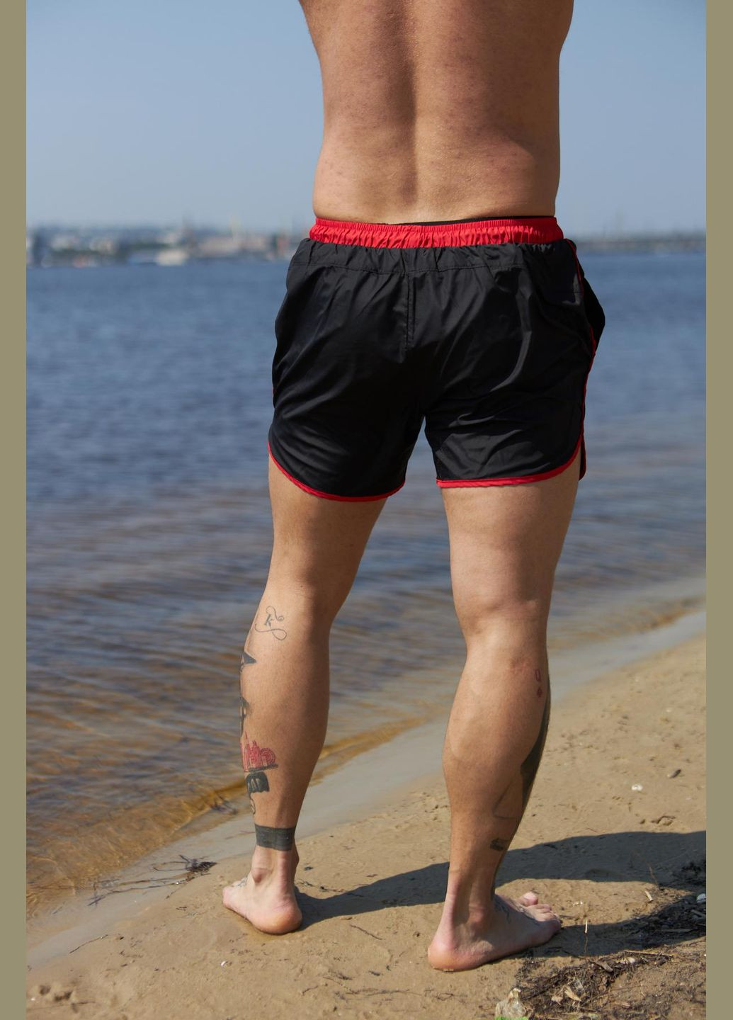 Пляжные мужские короткие шорты для купания, быстросохнущие легкие спортивные шорты черные с красным Intruder (359378672)