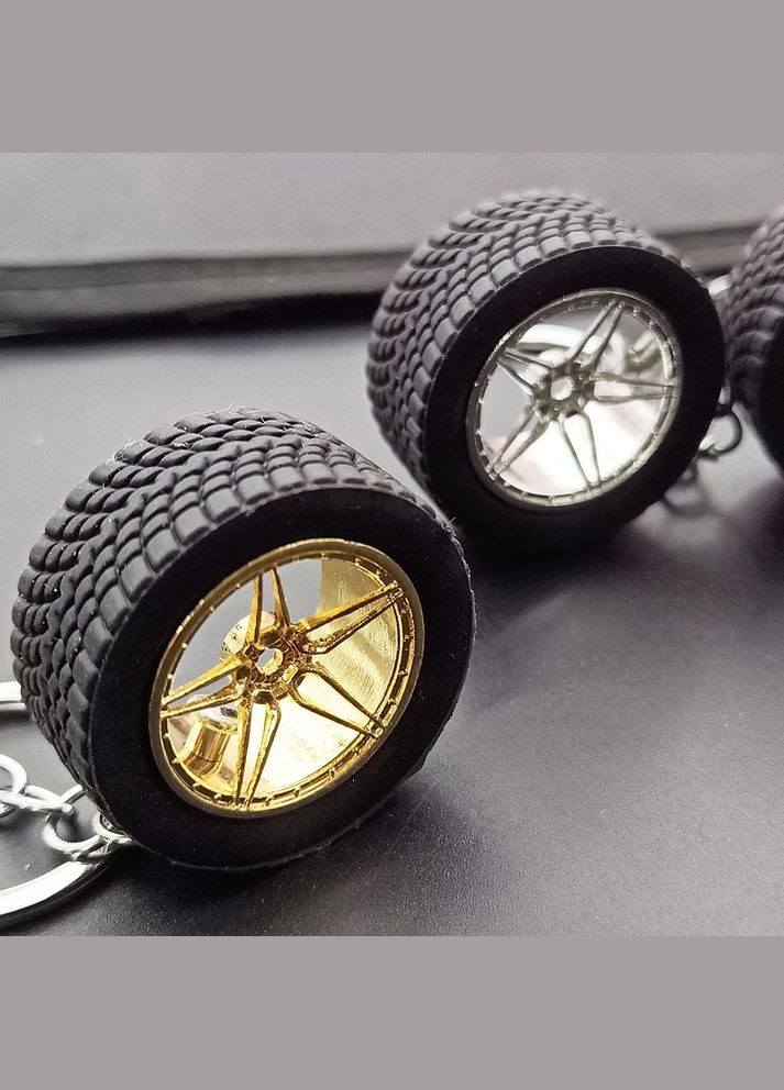 Брелок у вигляді автомобільного колеса з золотим диском No Brand (346440127)