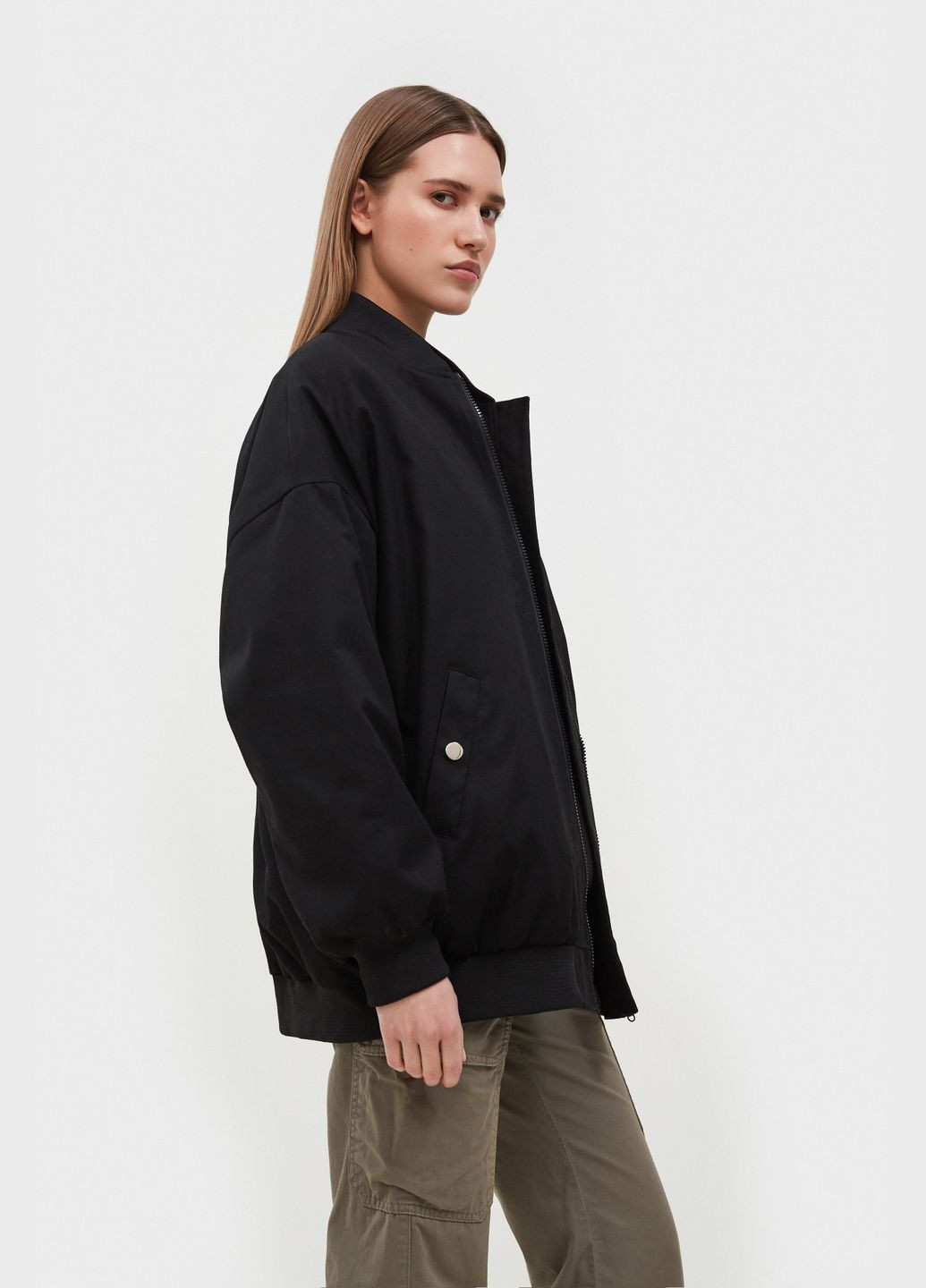 Черная демисезонная куртка, цвет черный Estro