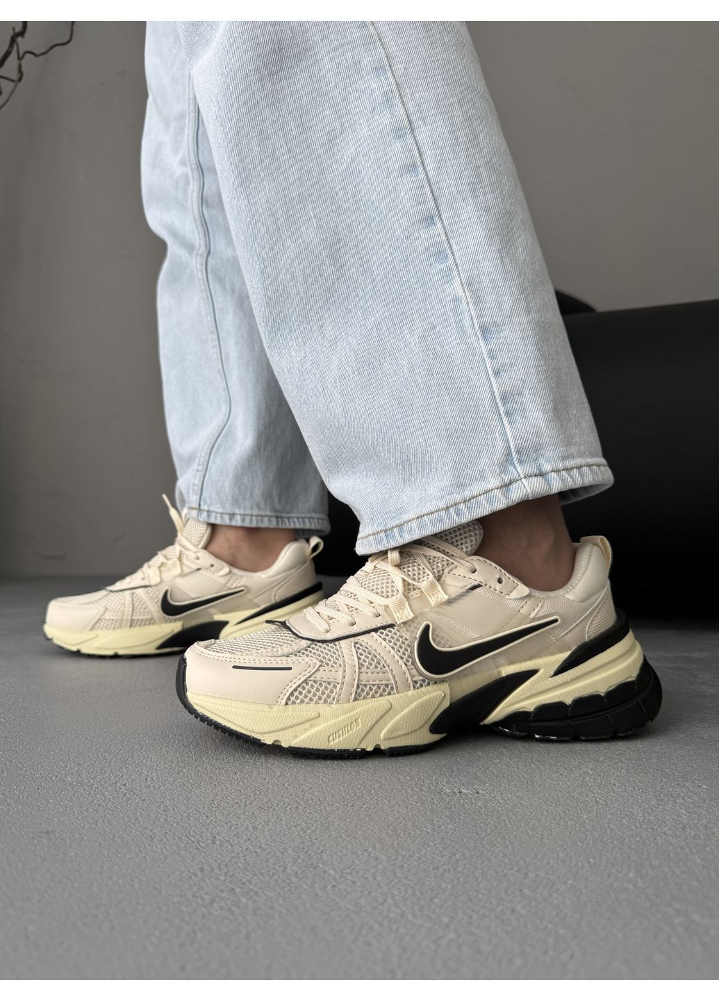 КРОСІВКИ ЖІНОЧІ NIKE V2K RUNTEKK BEIGE / BLACK НАЙК В2К РАНТЕКК No Brand чорні демісезони (367173315)