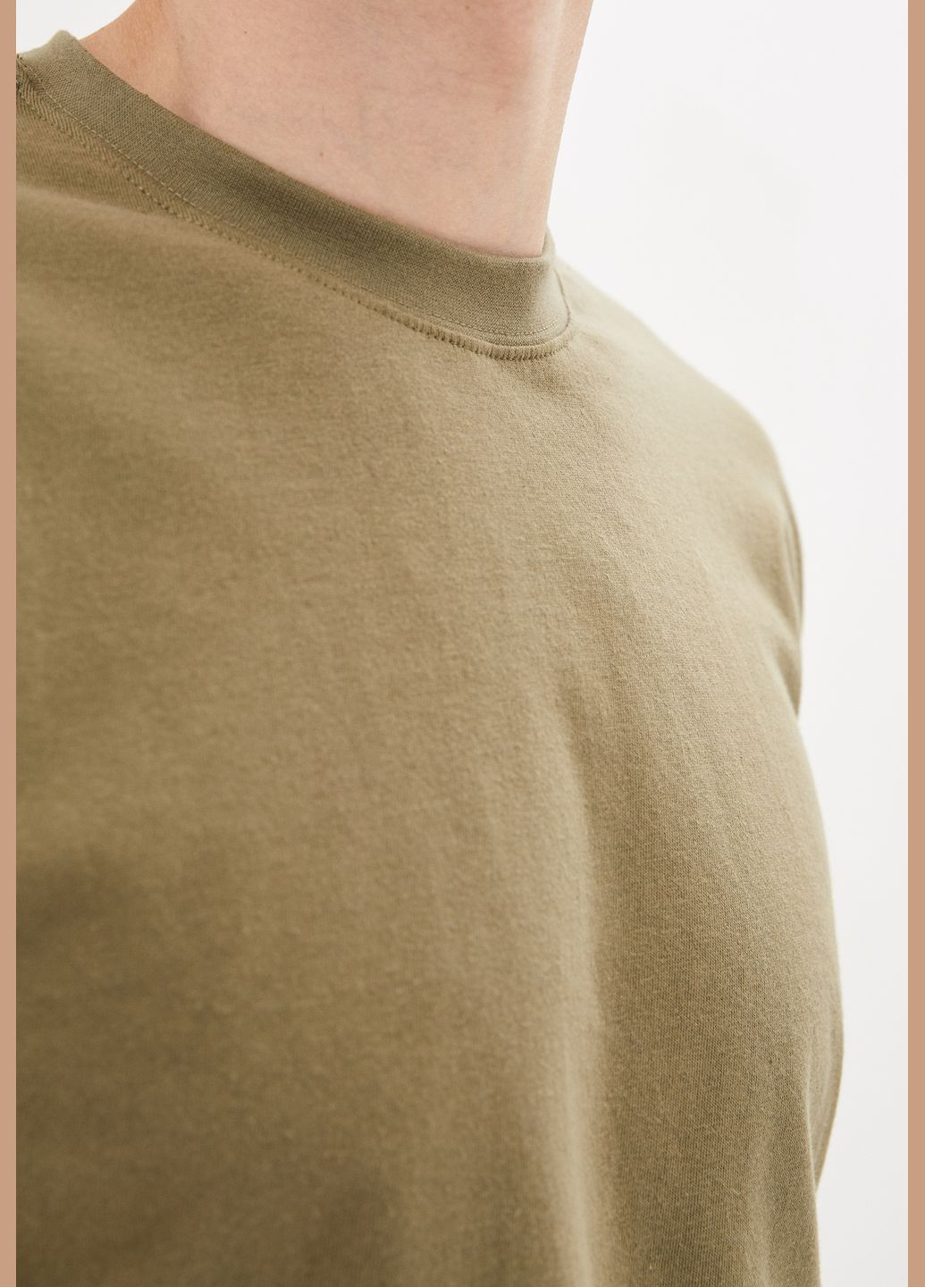 Оливкова футболка чоловіча базова з коротким рукавом Роза