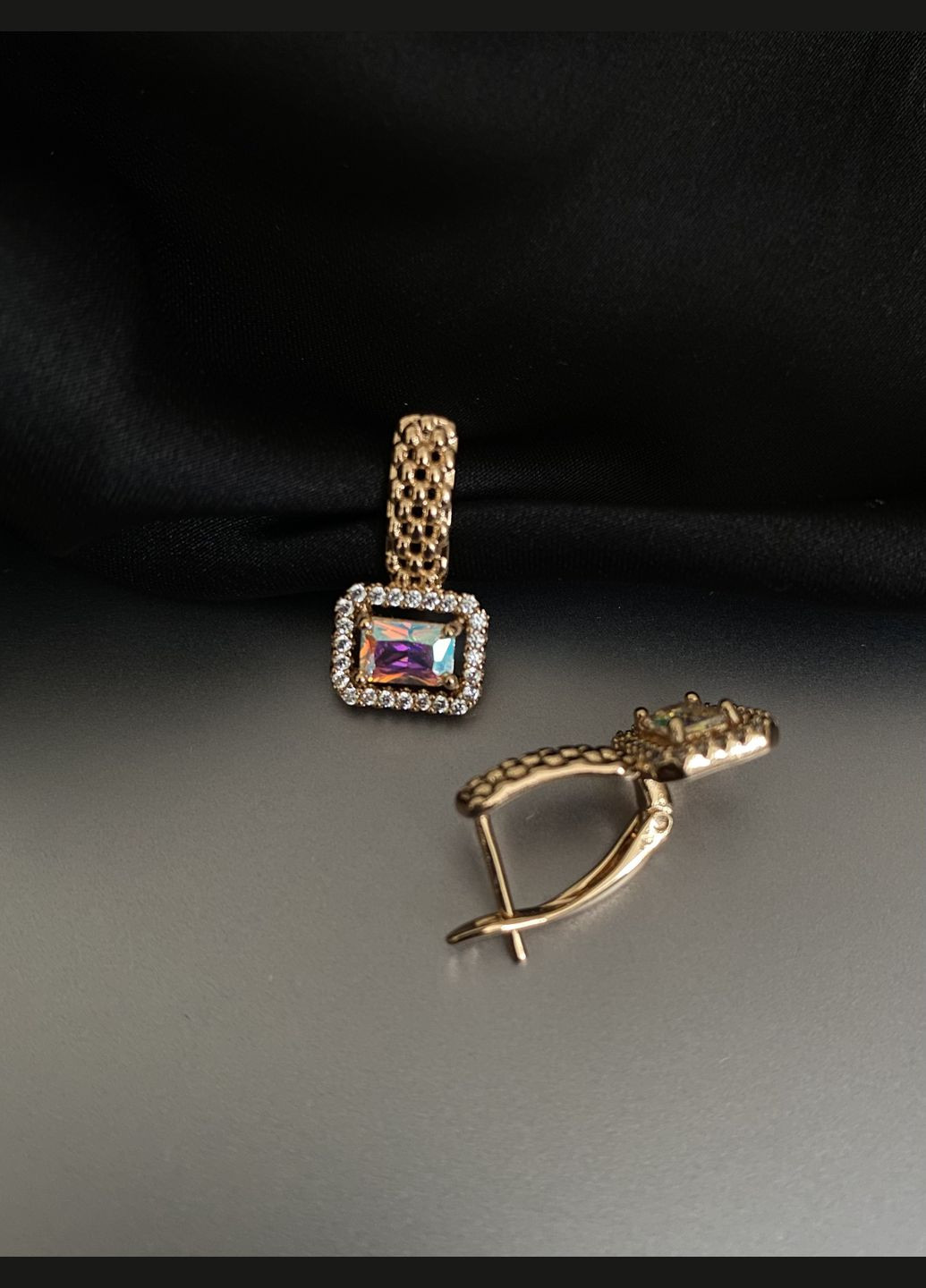 Сережки з камінчиками англійський замок золотого кольору 32017 Fashion (335015193)