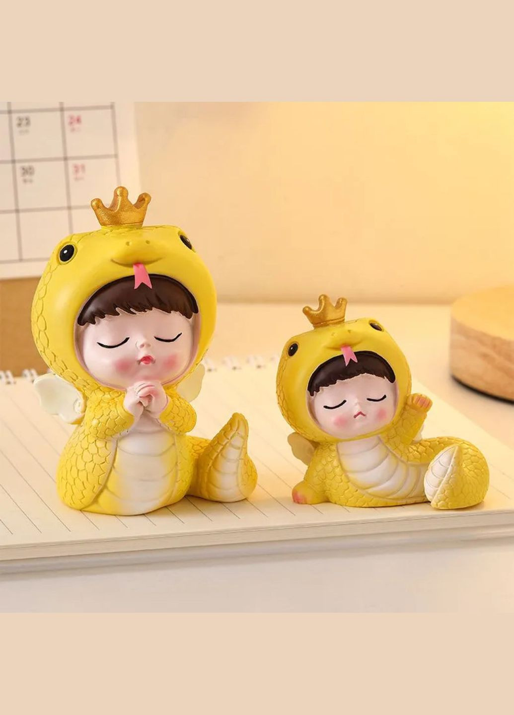 Симпатична статуетка малюка в костюмі Змії – символ 2025 року, вишуканий елемент декору No Brand (307790780)