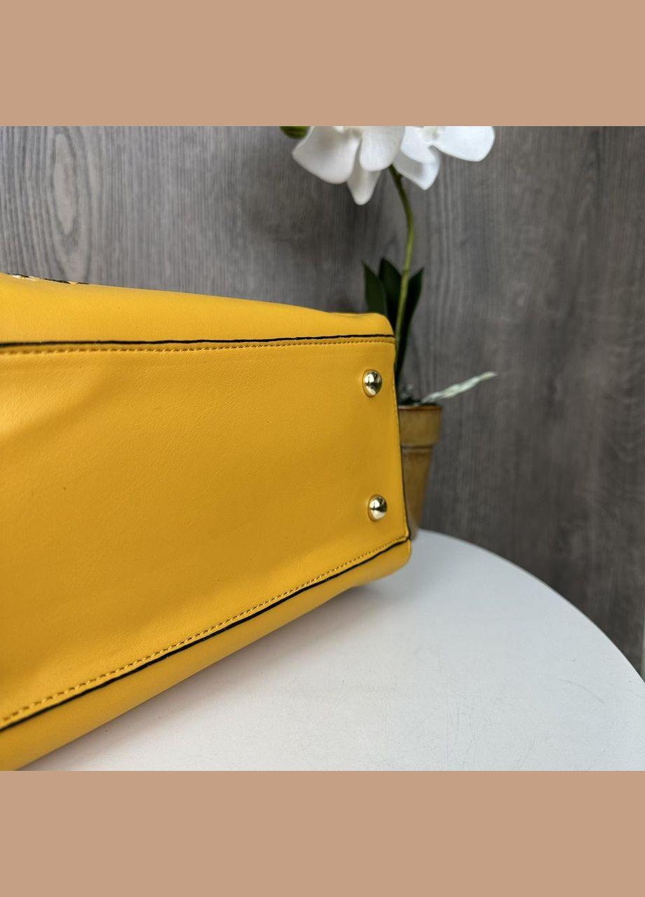 Женская сумка с вышивкой и брелком No Brand (334731009)