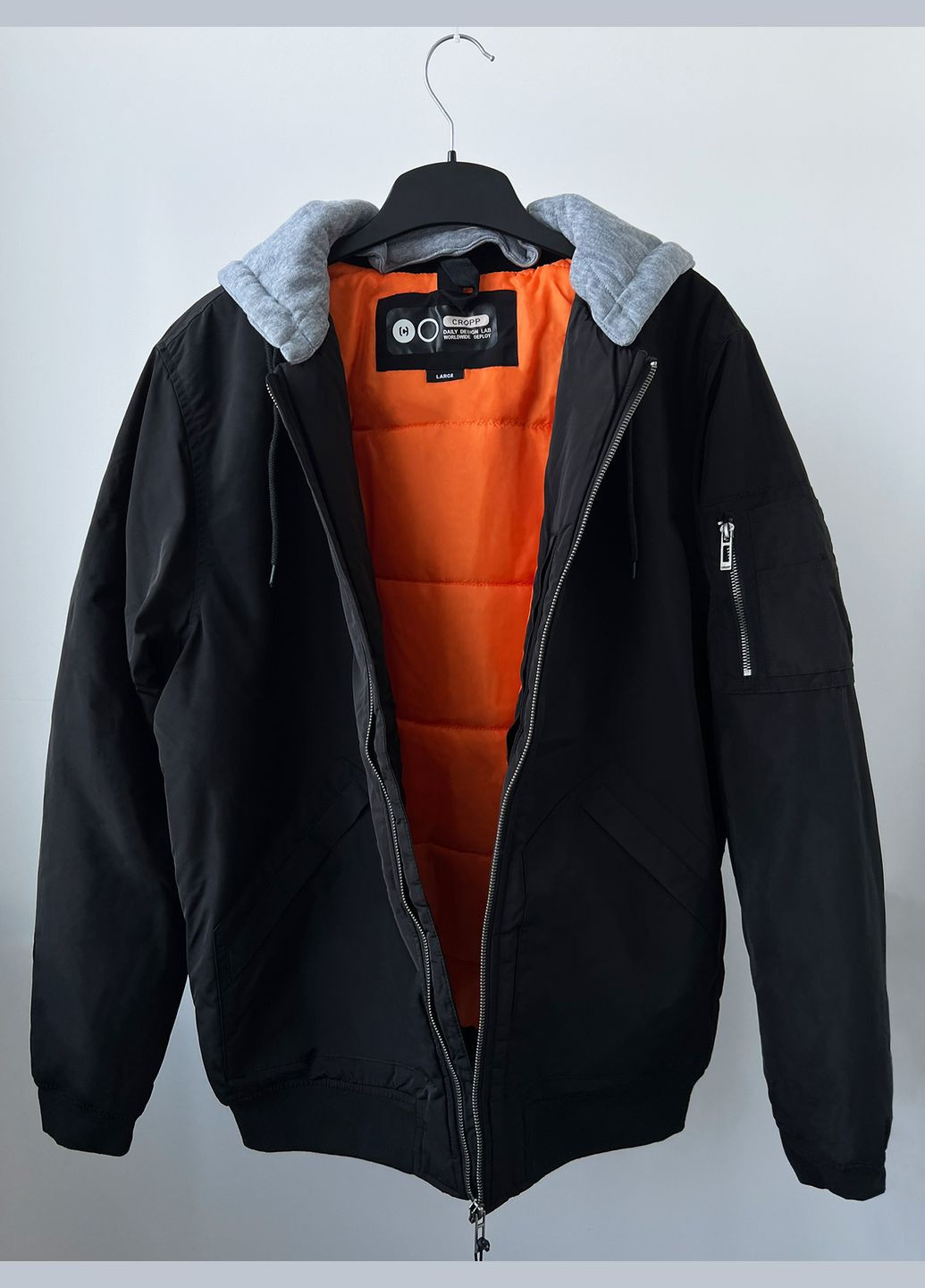 Бомбер чоловічий чорний утеплений Cropp на блискавці (347317610)