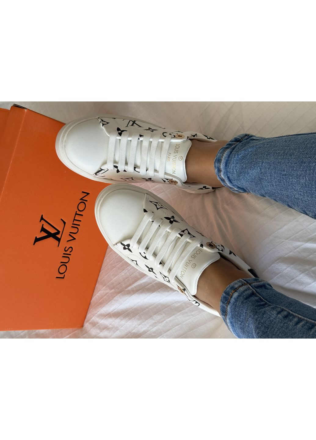 Кроссовки женские Louis Vuitton Trainer Time Out Monogram Blanc white | Луи Виттон белые No Brand белые демисезоны (366576501)
