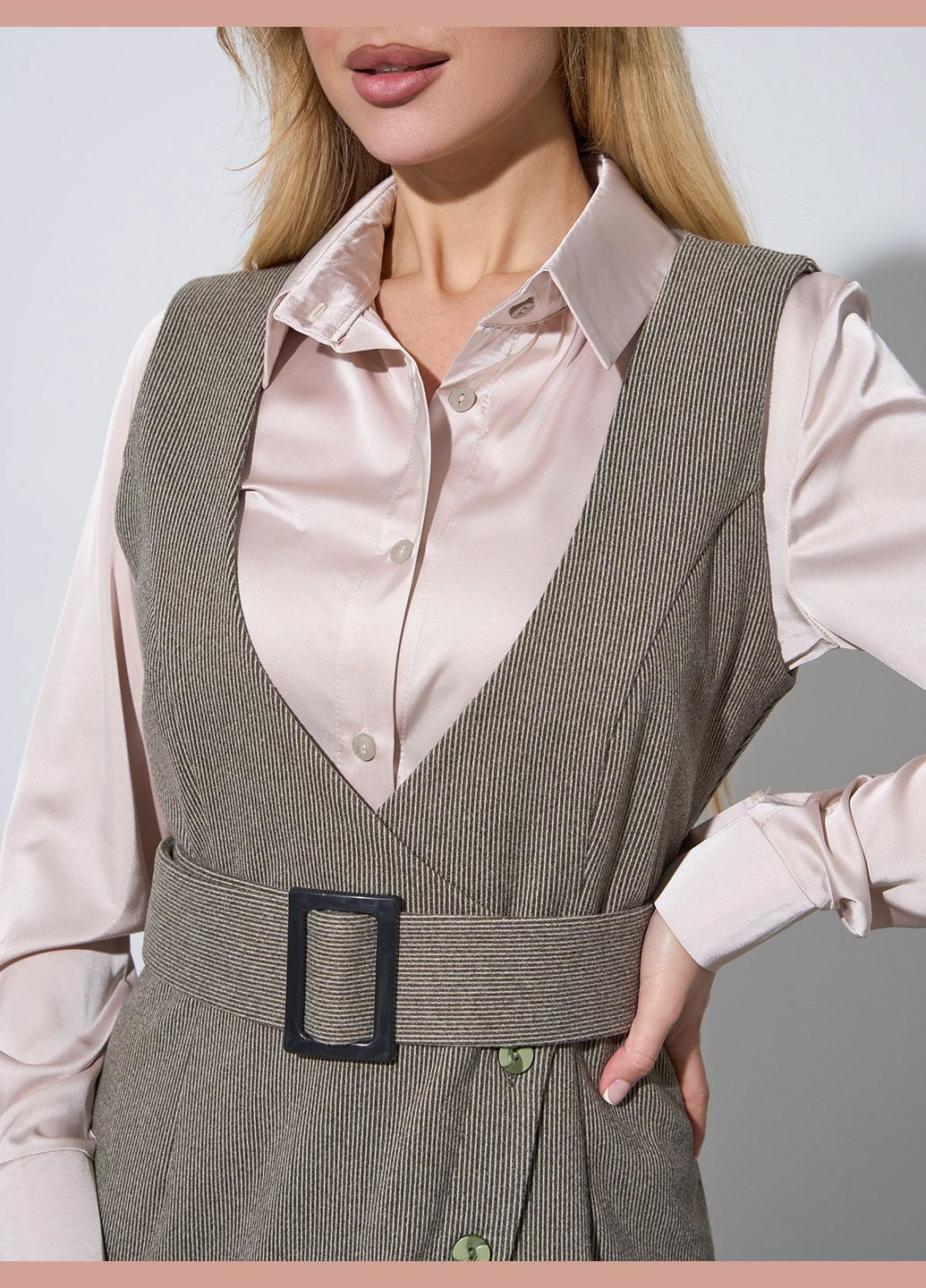 Оливковое (хаки) деловое платья на запах ISSA PLUS однотонное