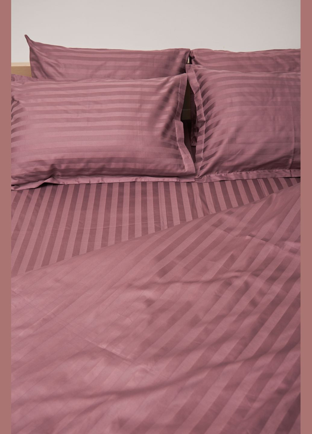 Комплект постільної білизни двоспальний 175х210 наволочки 4х70х70 Satin Stripe (MS-820000534) Moon&Star Garnet (284416423)