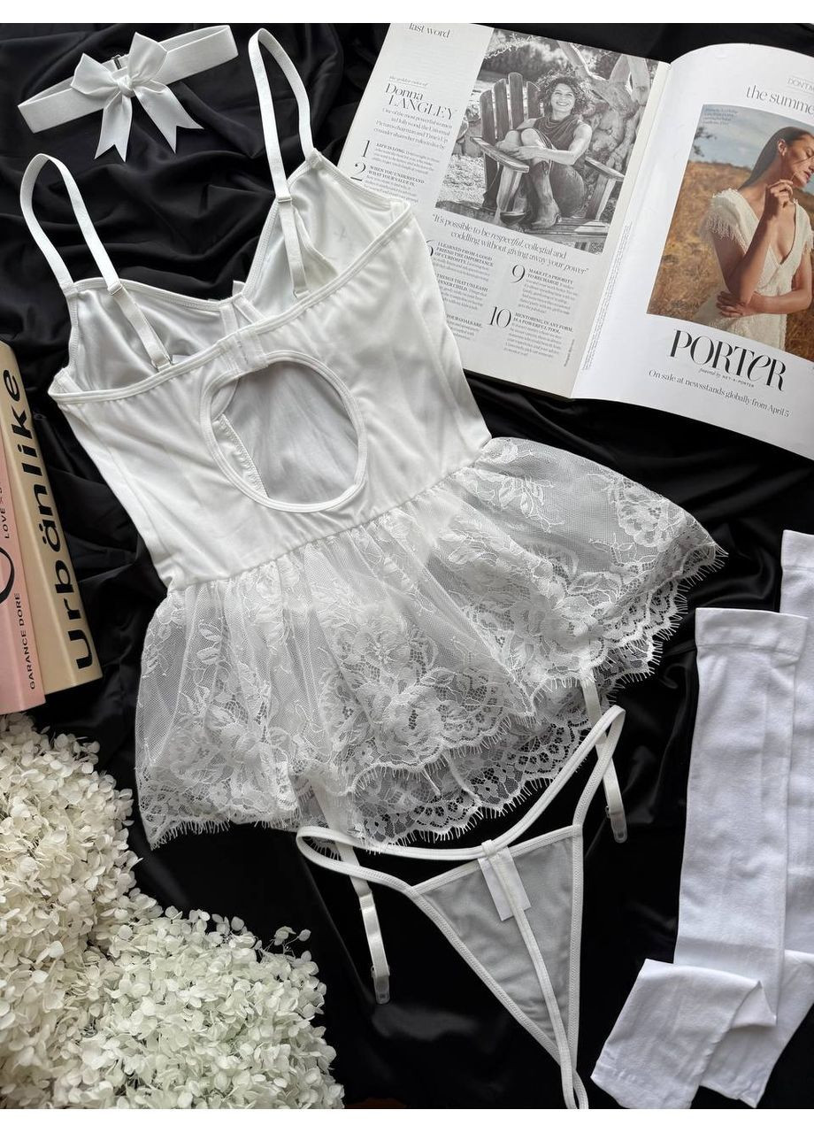 Белый комплект женского белья с чулками Simply sexy