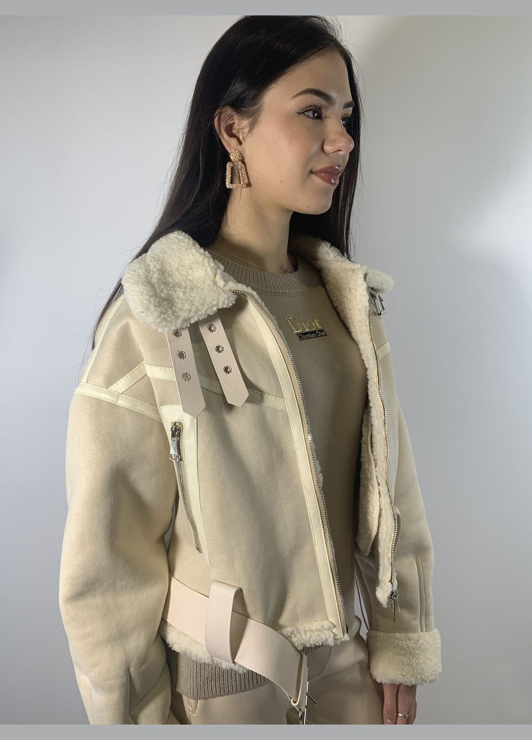 Дублёнка женская, светло молочного цвета, укорочённая на замке впереди Kor@Kor (278234431)