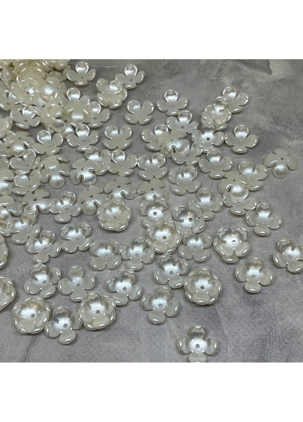Акрилові намистини -Квітка, розмір 15 мм, колір айворі, упаковка 50 шт No Brand (303282315)