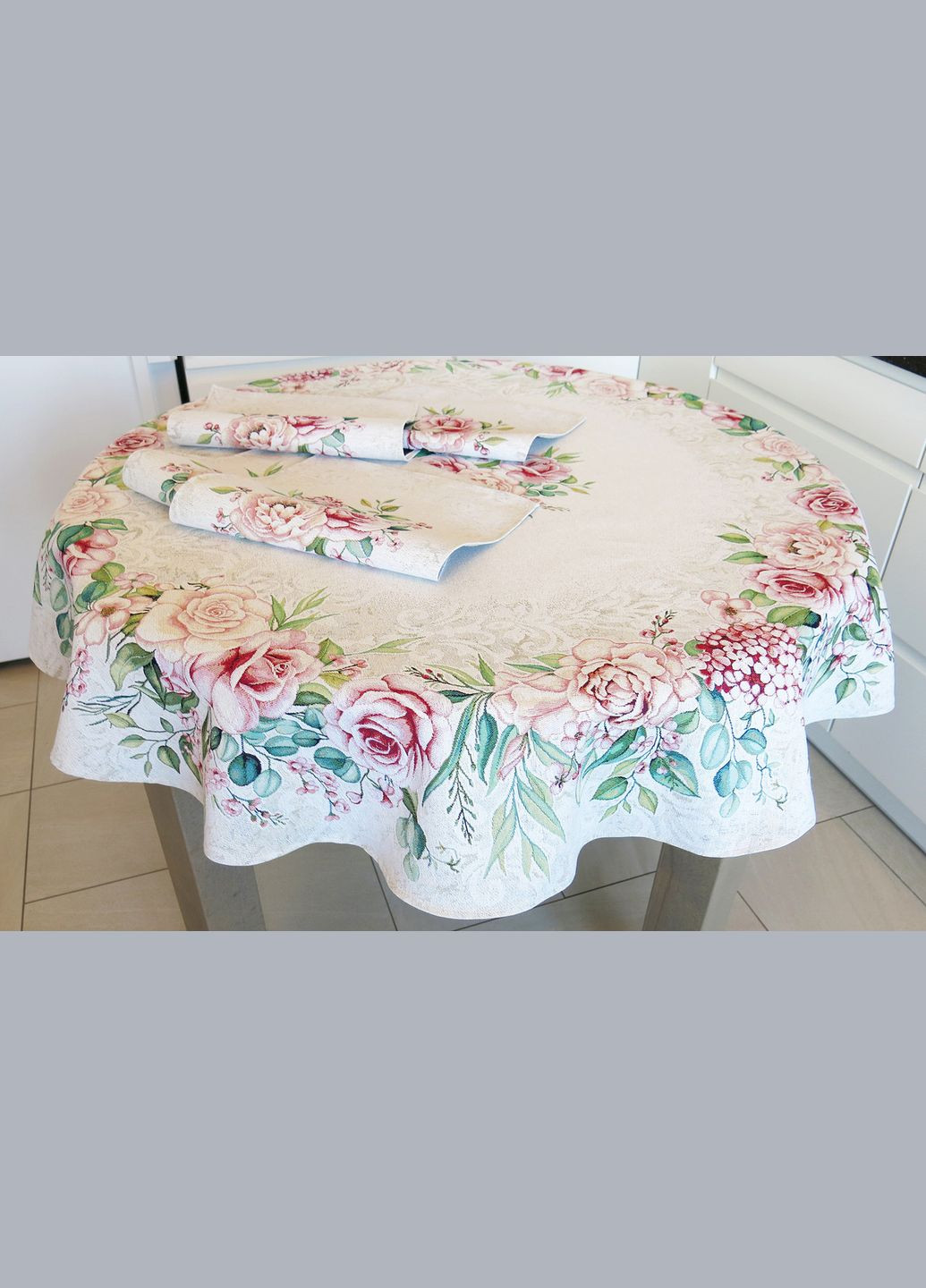 Скатертина гобеленова кругла 138см святкова для круглого столу "Ніжна Троянда" Maystat (305390404)