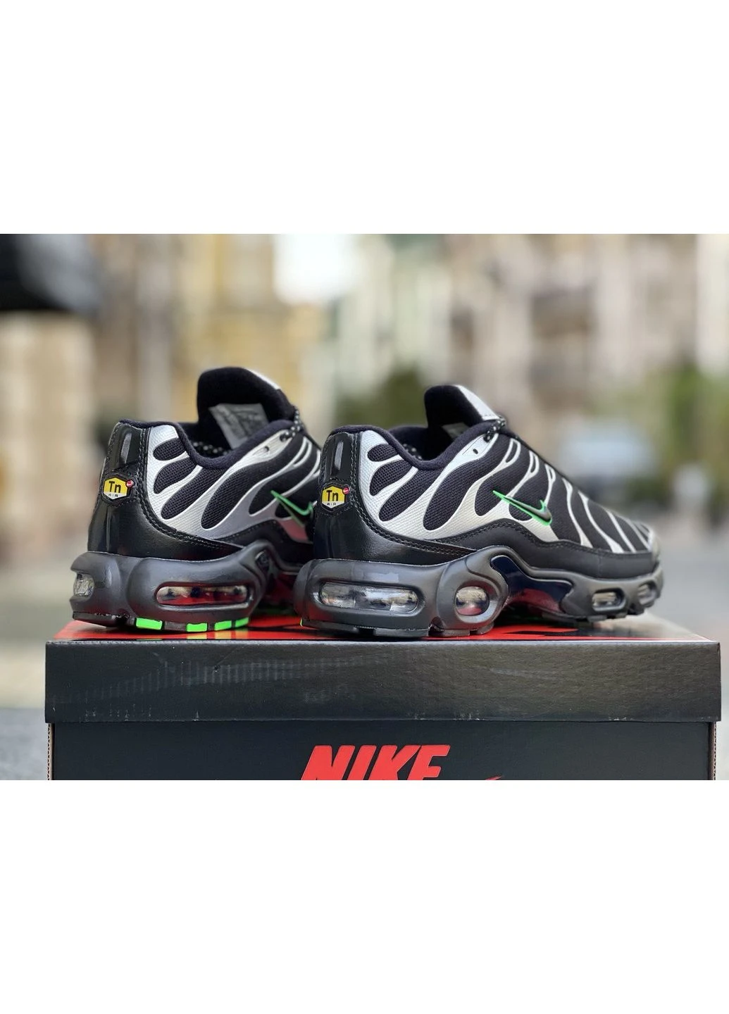 КРОСІВКИ ЖІНОЧІ NIKE AIR MAX PLUS TN BLACK SILVER GREEN НАЙК АІР МАКС ТН ПЛЮС ЧОРНІ No Brand чорні демісезони (392010763)