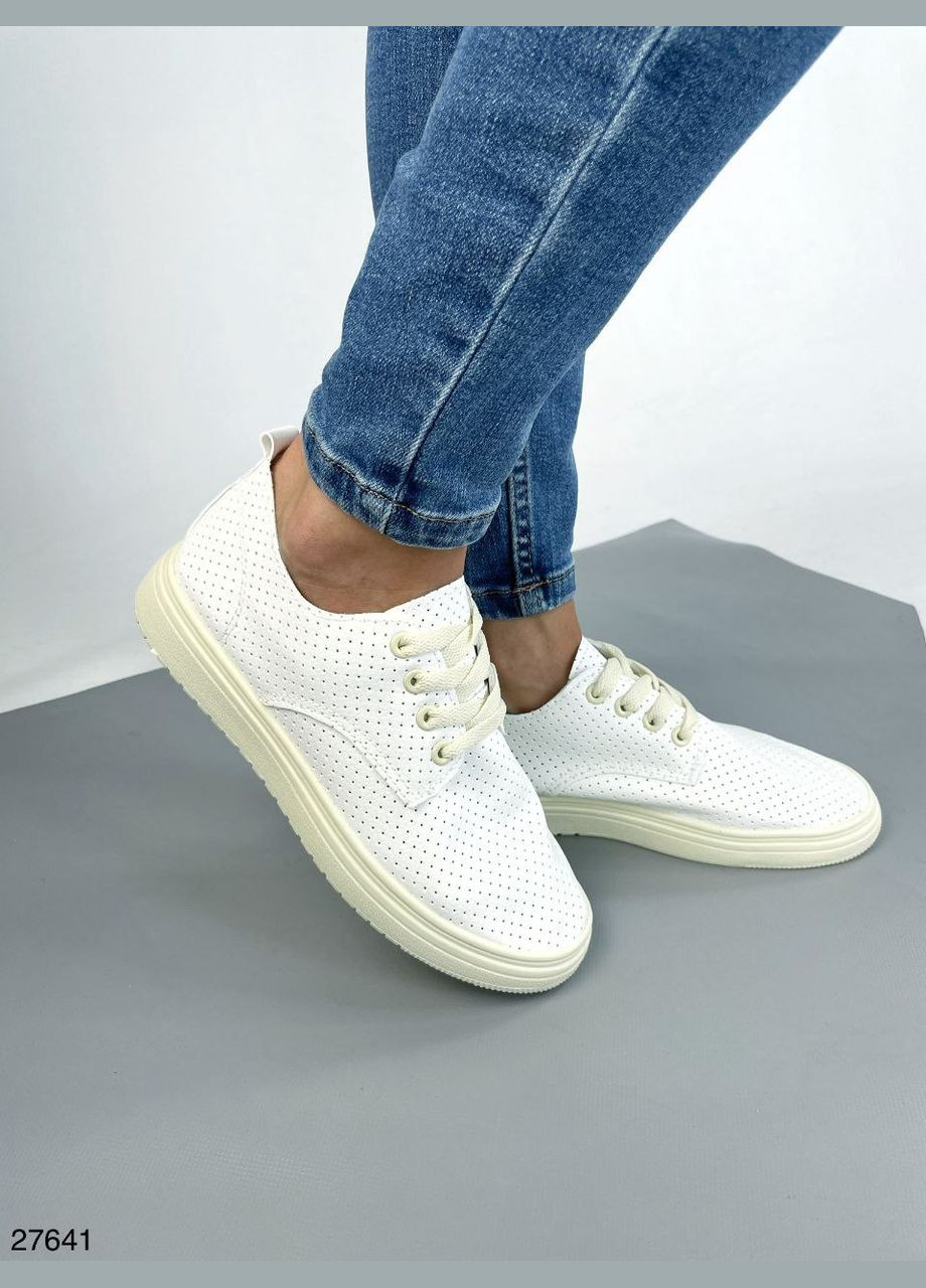 Белые стильные женские мокасины No Brand с перфорацией