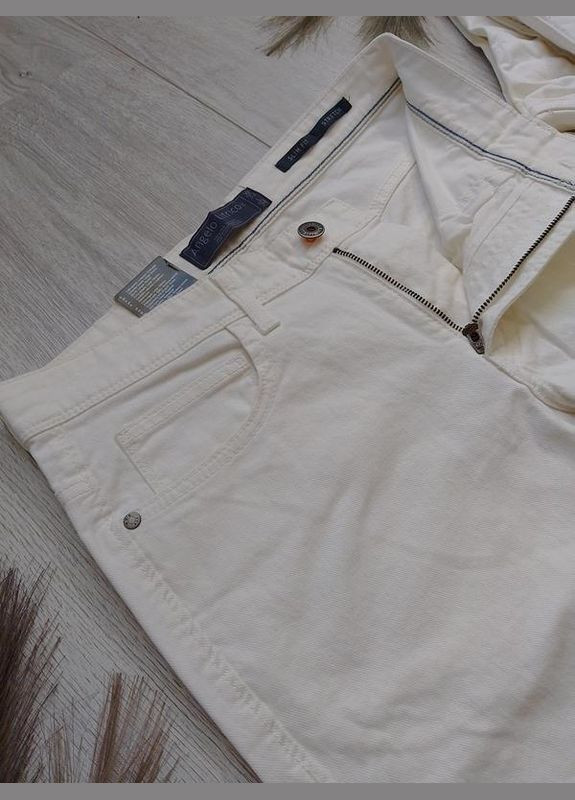 Чоловічі молочні джинси звуженого крою Angelo Litrico (294821607)