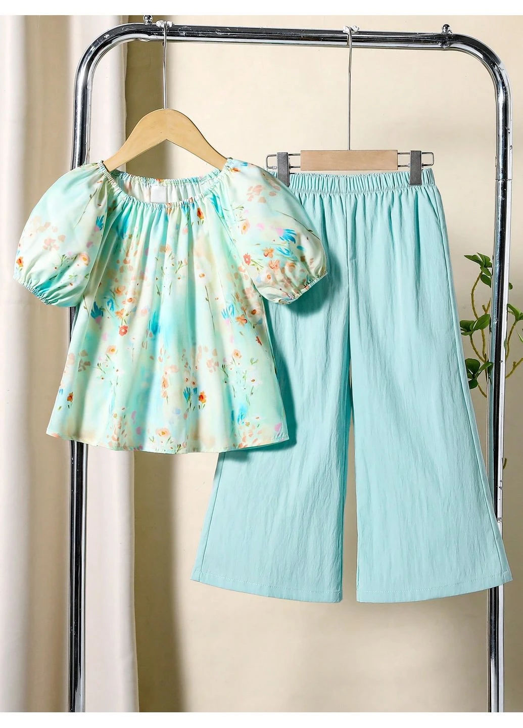 Зеленый летний костюм SHEIN