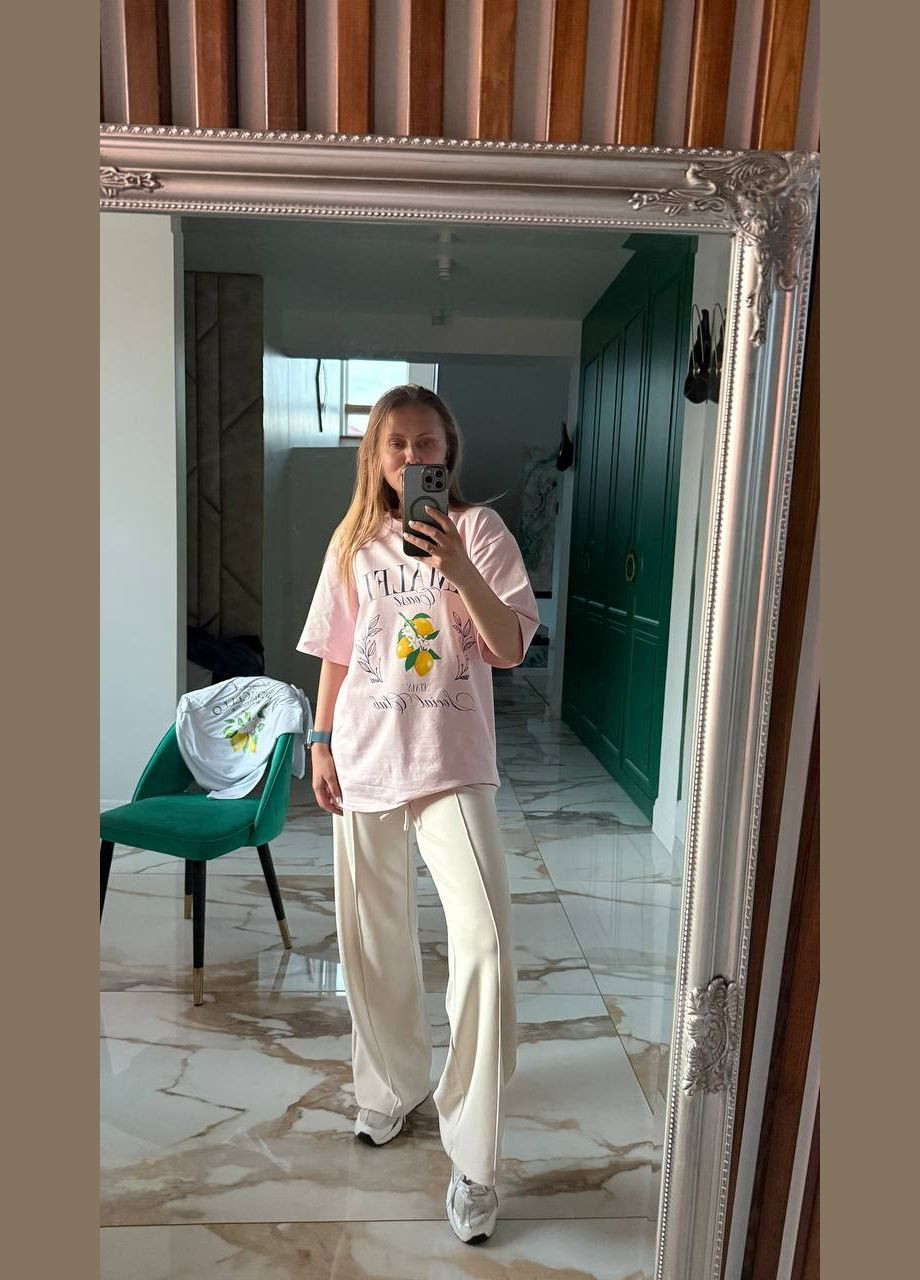 Базова футболка з цікавим принтом Adelante - (333654830)