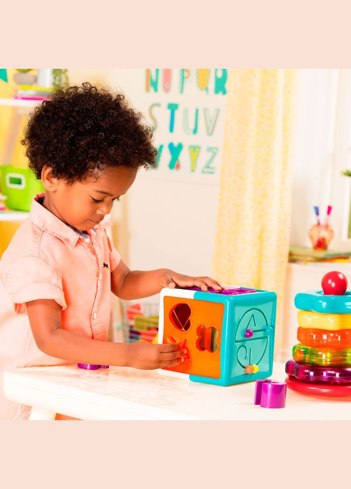 Розвиваюча іграшка-сортер Розумний Куб BT2577Z 12 форм Battat Lite (330637748)