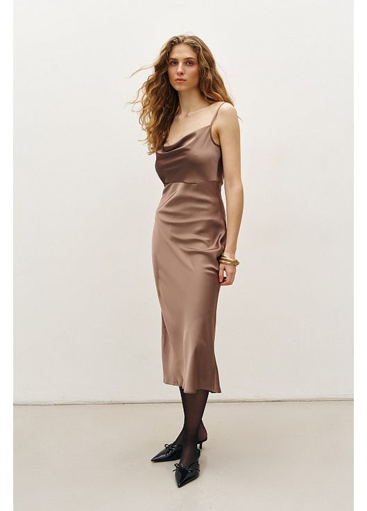 Бежева жіноча сукня-комбінація атласна з вирізом-качелька mkrm4236 Rica Mare