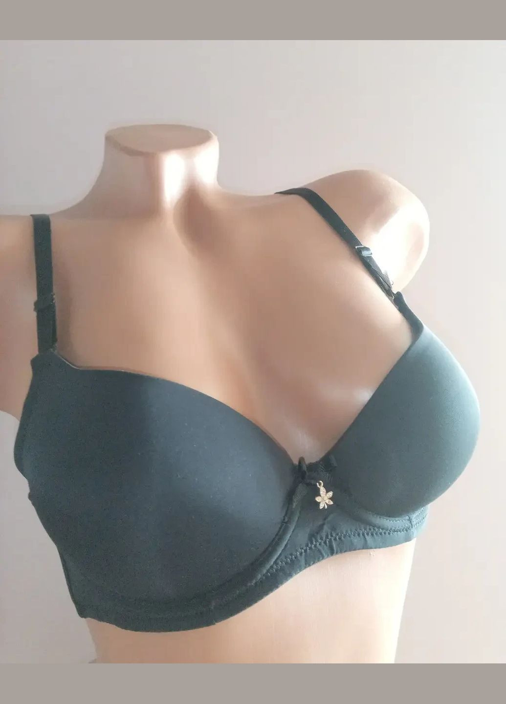 Чорний бюстгальтер чашка в (2) пуш-ап FNNISS з кісточками