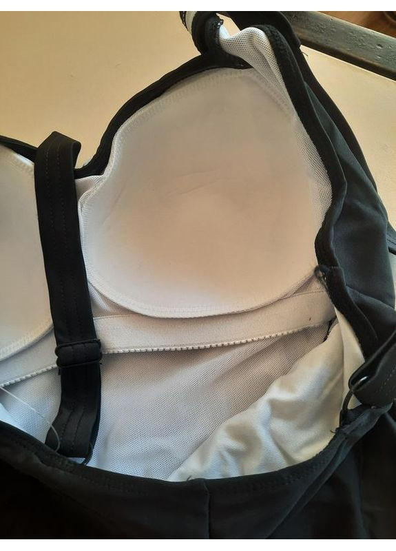 Черно-белый стильный сплошной купальник для бассейна Esmara