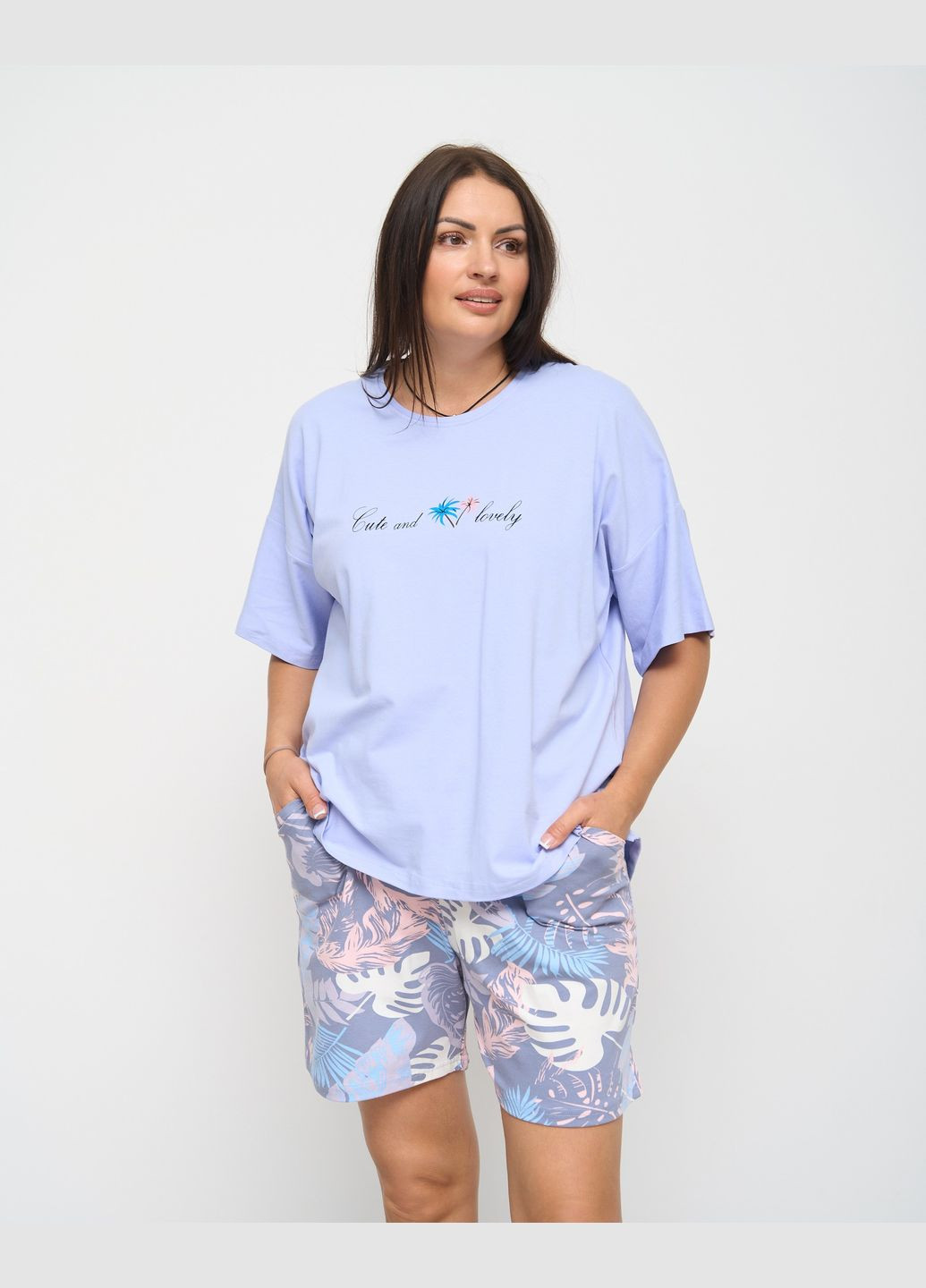 Блакитна комплект футболка з шортами в листя - батал Nicoletta