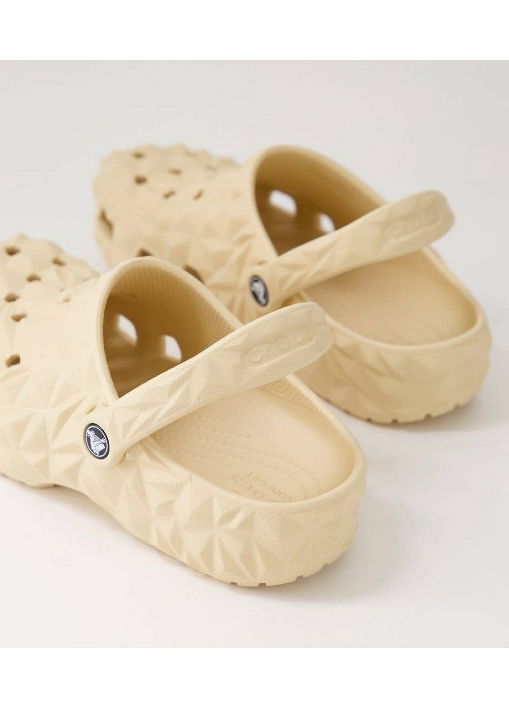 Бежевые сабо кроксы Crocs без каблука