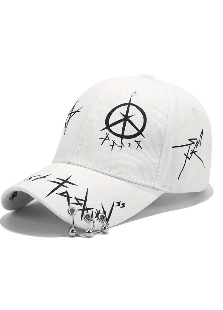 Кепка белая с регулировкой размера с пирсингом кольцами No Brand (332804421)