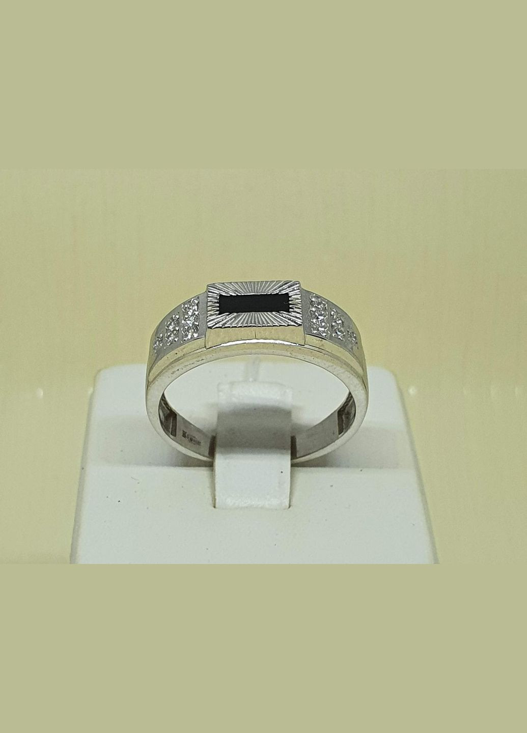 Серебряное кольцо с фианитами. Артикул 60028Р Vegas (296594987)