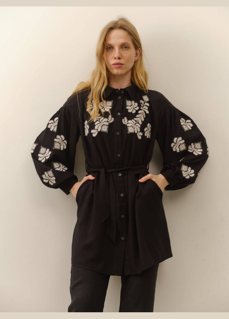 Жіноча віскозна туніка-блуза з вишивкою та поясом | Стильна довга блуза з об'ємними рукавами | Чорна блуза з етнічним принтом MOTYV (322033882)