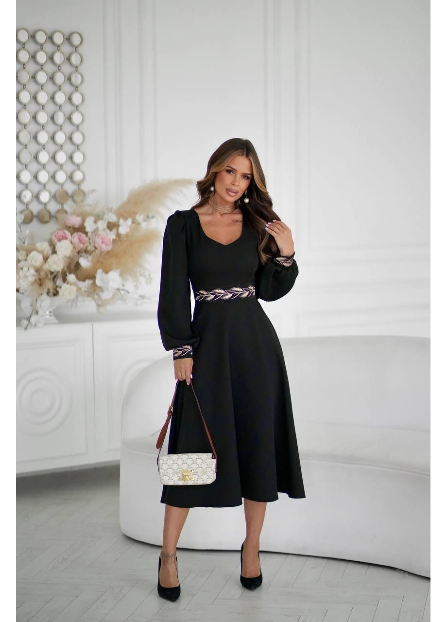 Черное праздничный, вечернее женское платье меди с вышивкой на талии MonCher