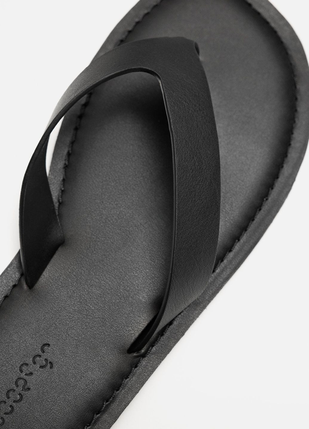 Черные повседневные вьетнамки Zara