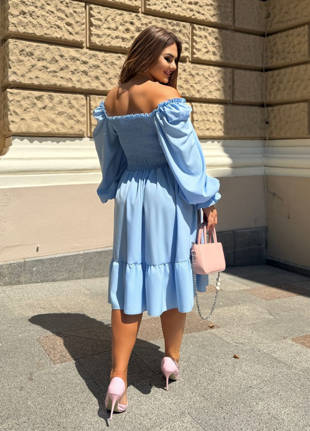 Блакитна святковий, коктейльна, вечірня сукня міді з євро-софту з довгими рукавами та воланом дзвін, з відкритими плечима No Brand однотонна