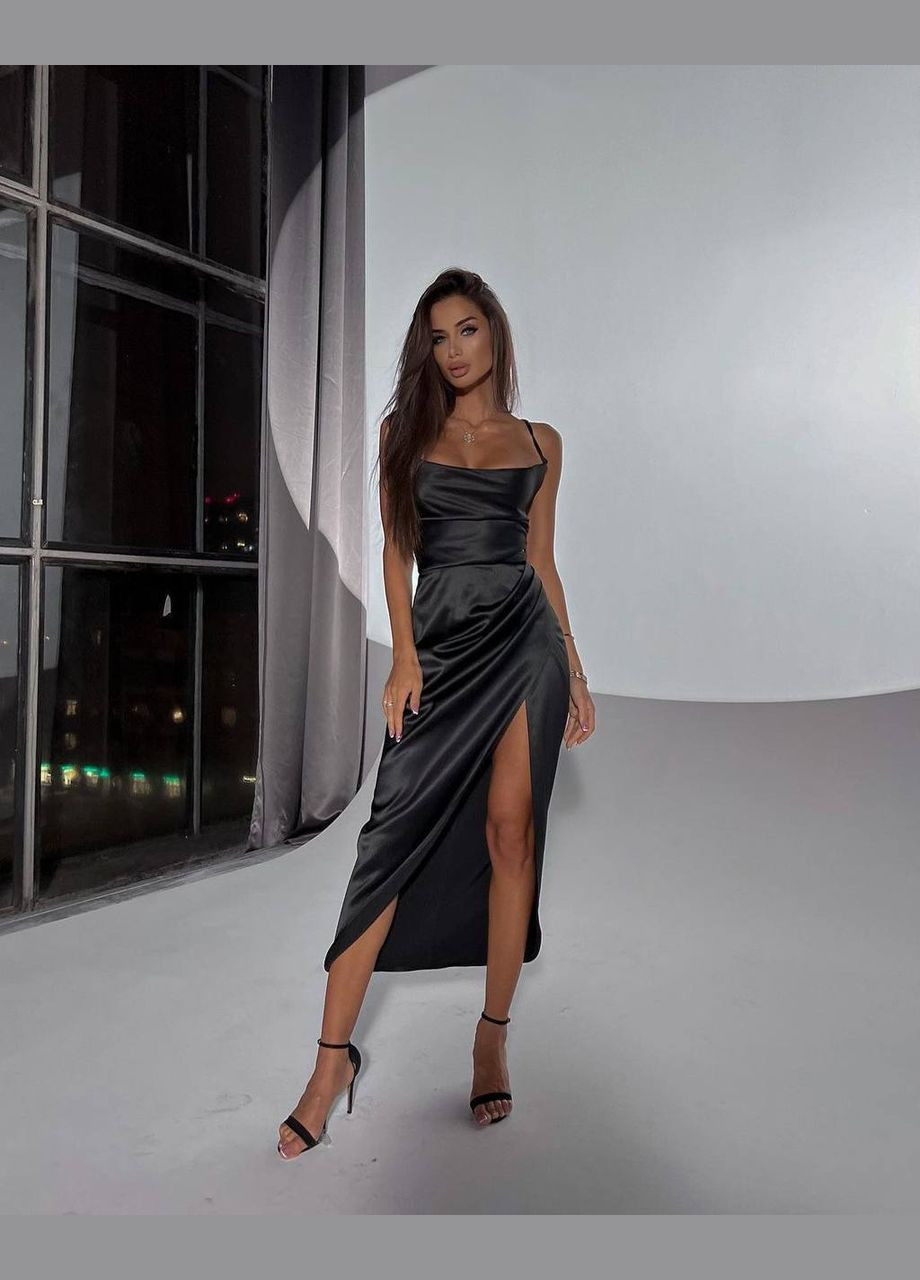 Черное вечернее платье меди на тонких бретельках с открытой спиной и высоким разрезом с открытой спиной MonCher