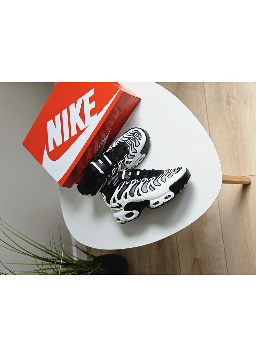 Кросівки жіночі і чоловічі Nike Air Max Tn Plus Drift White Black | Найк Аір Макс ТН плюс білі чорні No Brand білі демісезони (362672555)