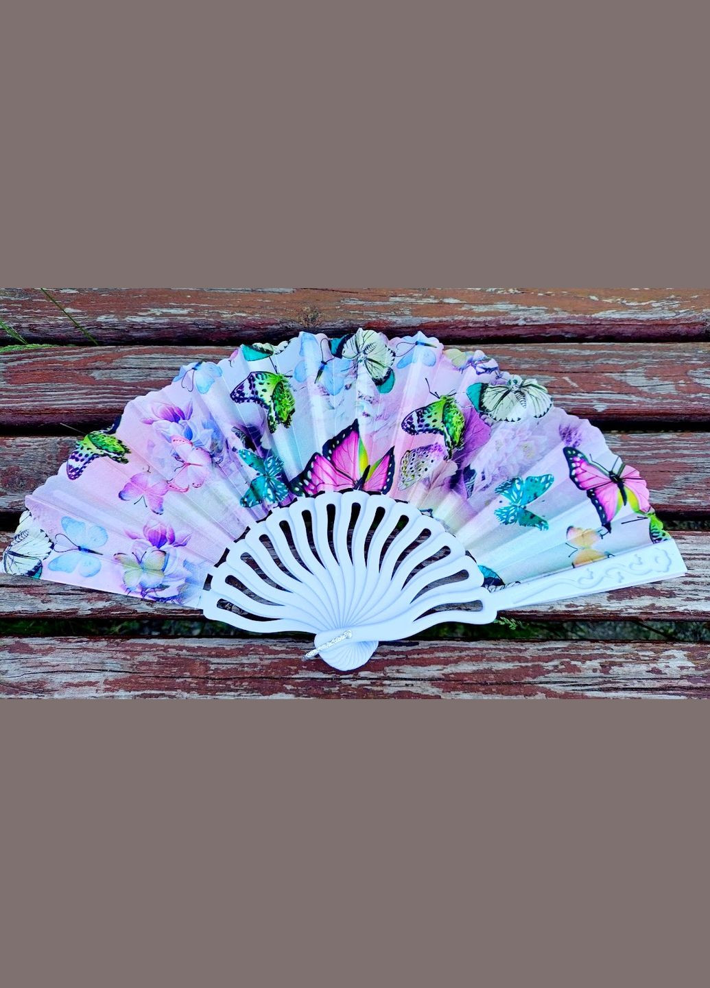 Веер декоративный тканевый "Большие бабочки", 23 см, пластиковая ручка No Brand (330827078)