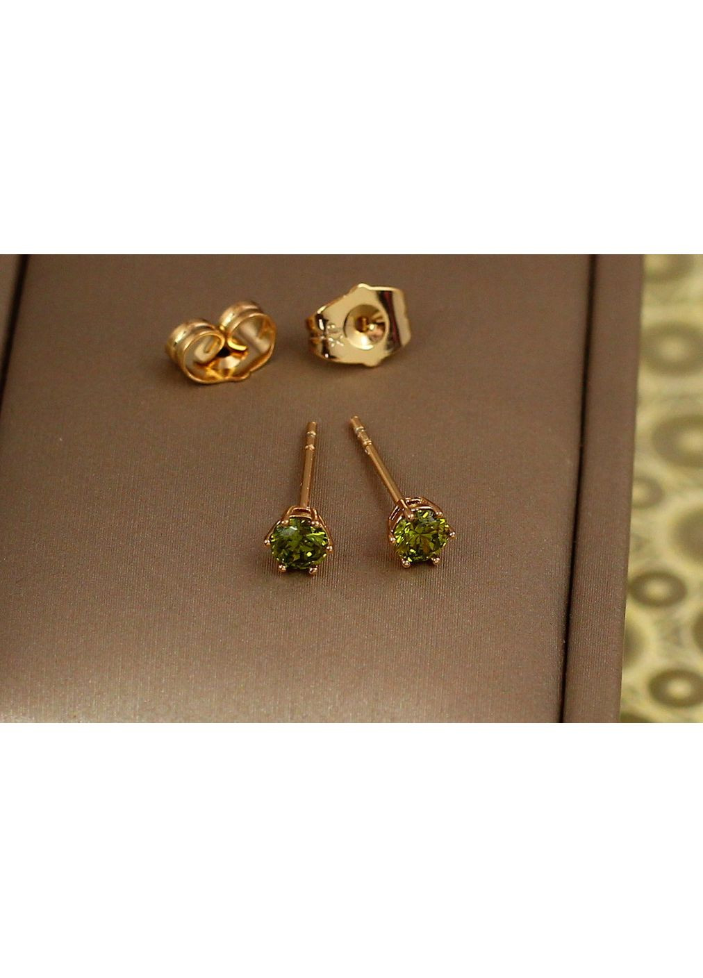 Серьги гвоздики изумрудные камни на шесть креплений 4 мм золотистые love-shopping Xuping Jewelry (354657725)