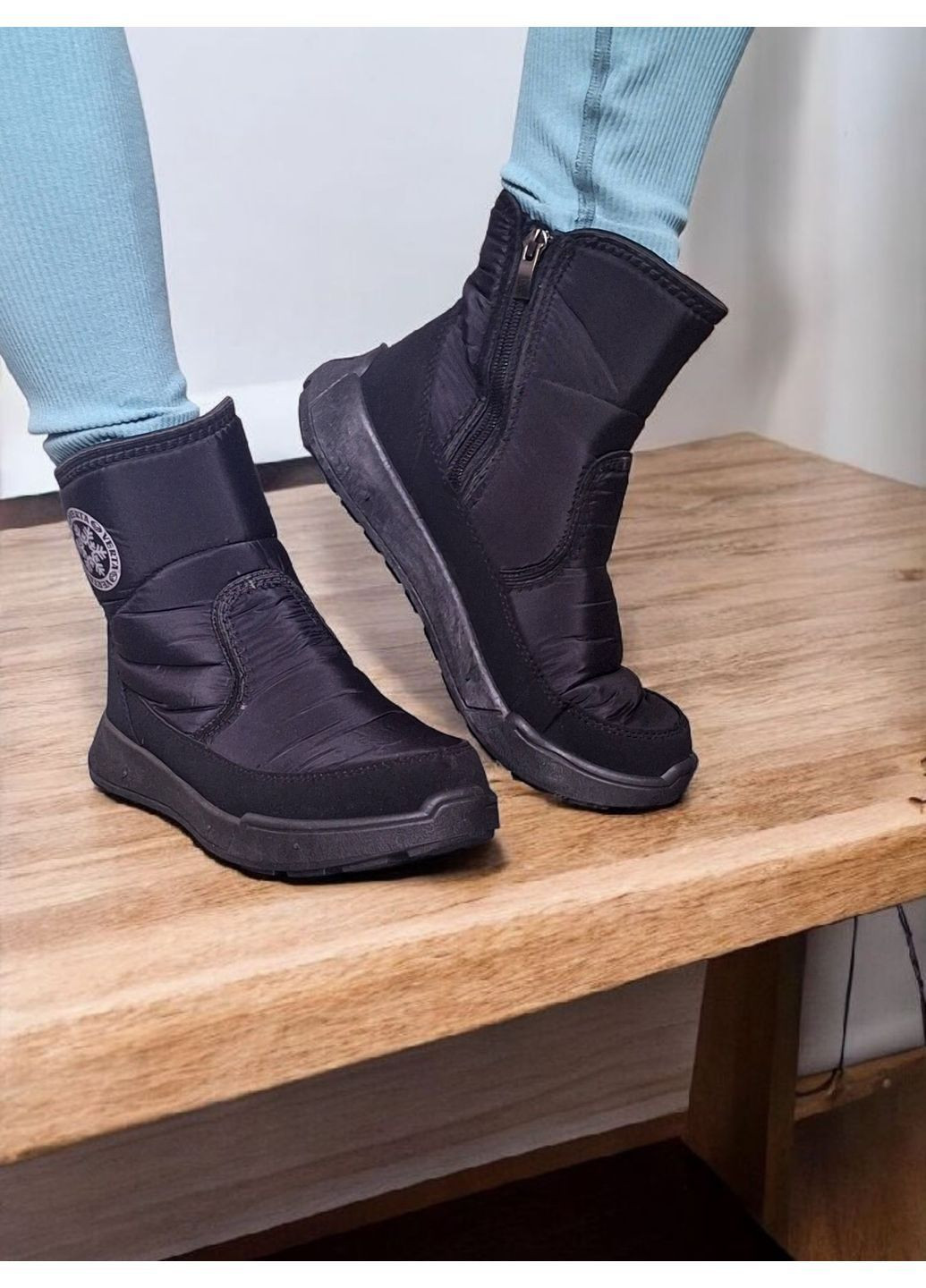 Жіночі зимові дутики чорні на хутрі теплі ботинки на блискавці Viki Дутики (367377414)