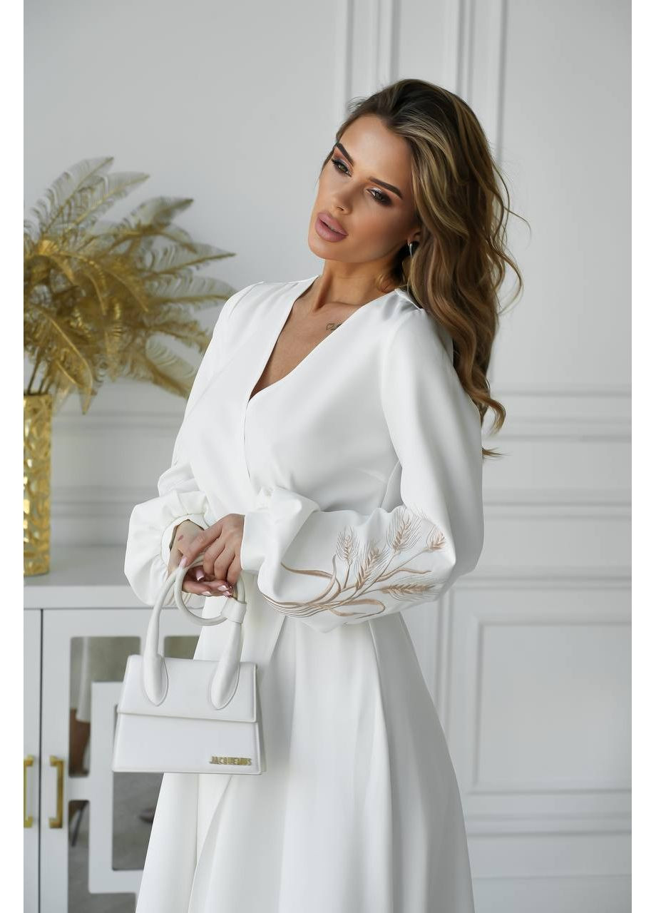 Молочна сукня на запах з вишивкою костюмка на запах No Brand